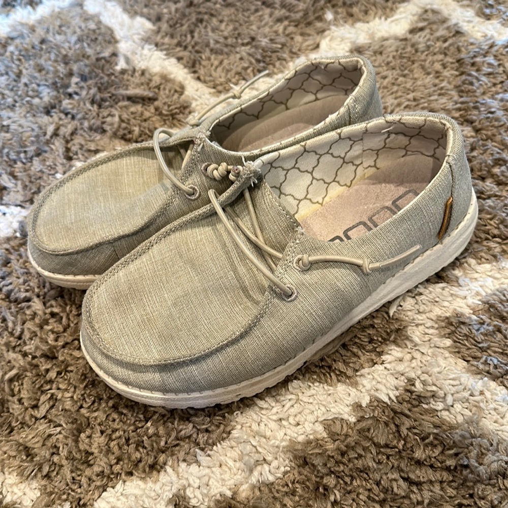 Size 13 youth! Hey Dudes